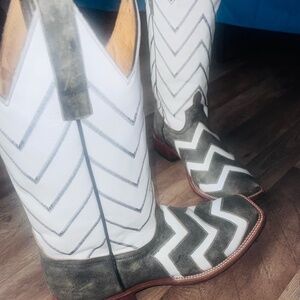 HP brand men’s cowboy boots size 12 like new